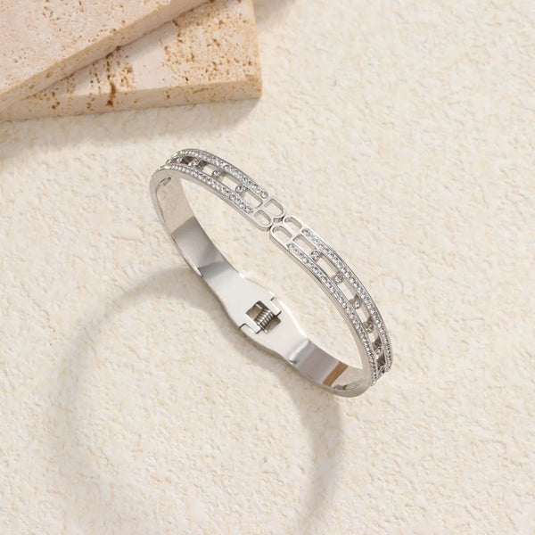 Charming women's bracelet: symmetrical chain - diamond decoration, fashionable wrist jewelry