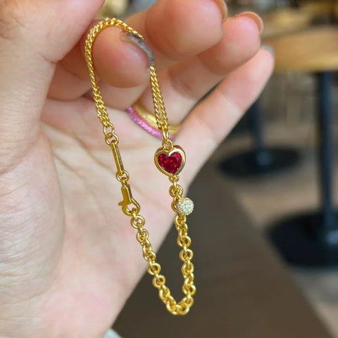 The New Red Heartshaped Bracelet Is Exquisite, Unique, Versatile, Colorfast And A Fashionable Accessory For Parties.